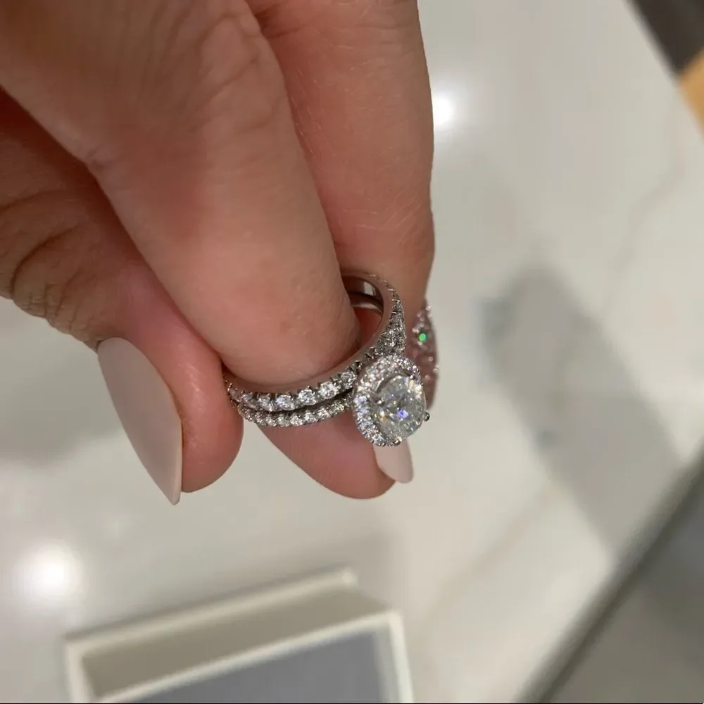 ♦️Rare oval halo diamond bridal ring♦️